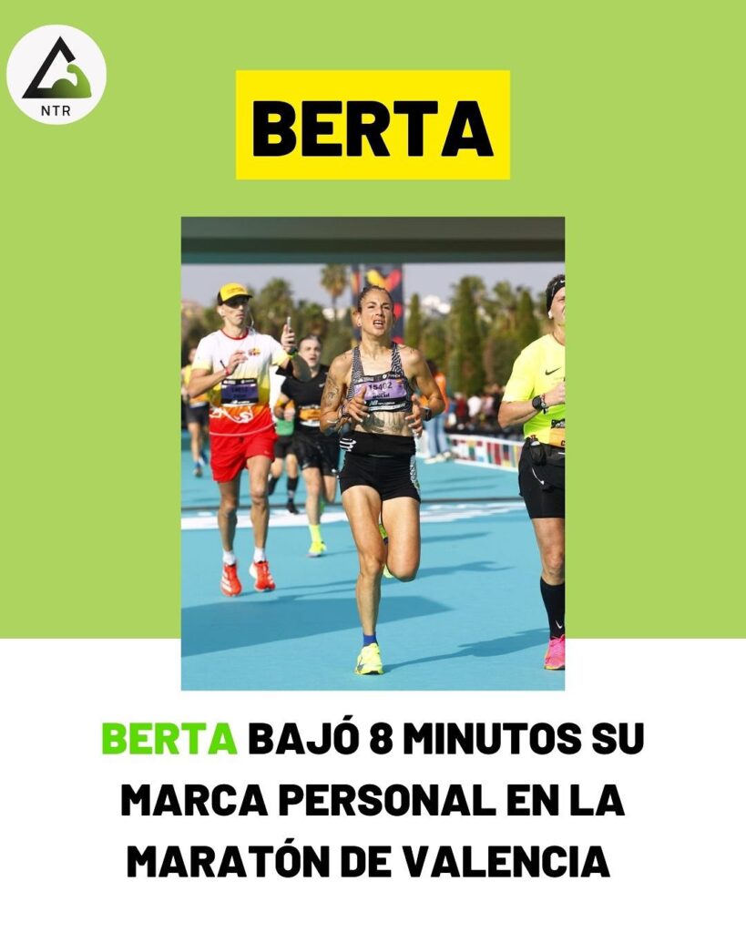 Berta celebrando su logro tras bajar 8 minutos de su tiempo en la Maratón de Valencia, mostrando su medalla con una gran sonrisa.